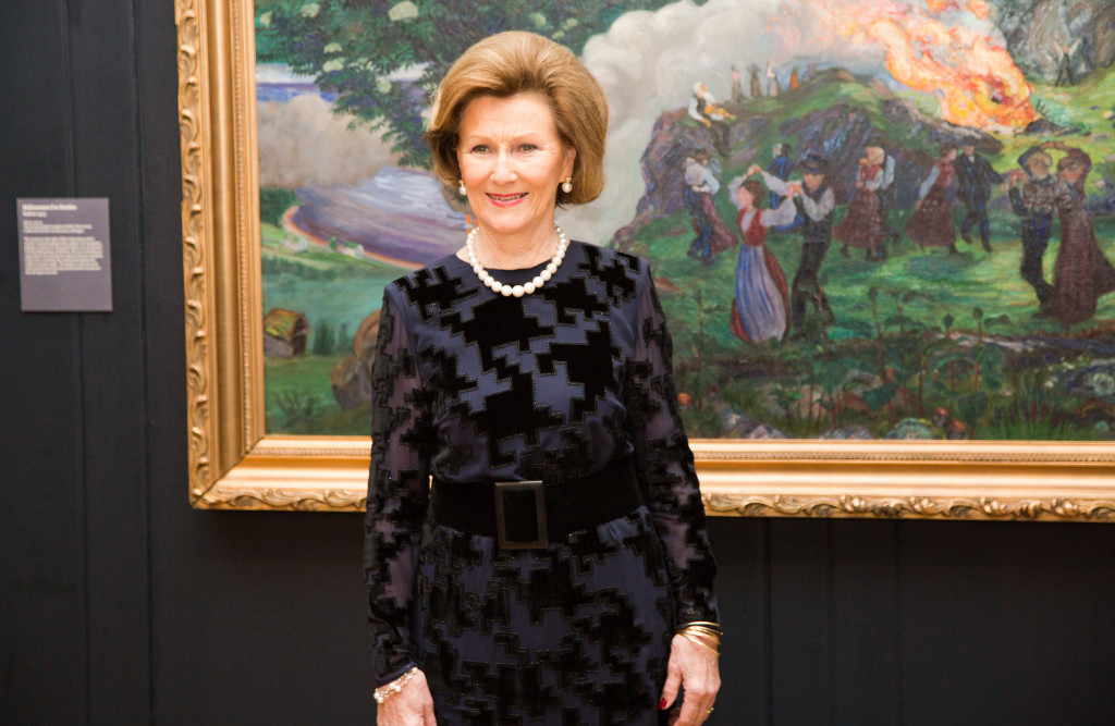 HM The Queen of Norway in front of Midsummer Eve Bonfire painting
